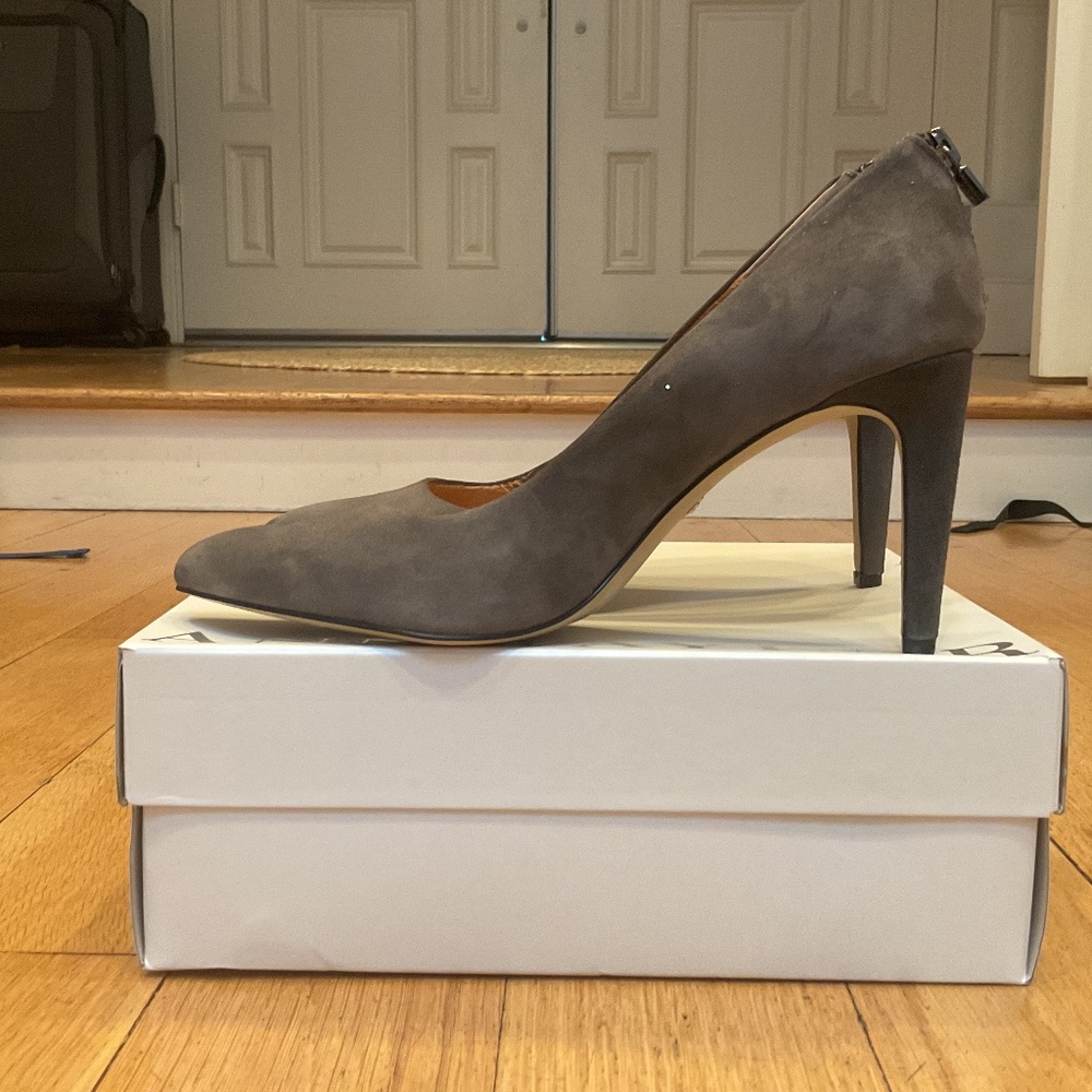 Size 8.5 New Ann Taylor LIZ ZIPPER HEEL (in box)